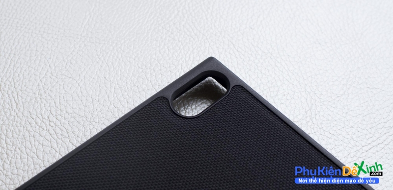 Ốp Lưng Sony Xperia XA1 Ultra Dạng Vải Cao Cấp Giá Rẻ phía bên trong được làm bằng chất liệu dạng vải, phí ngoài thân ốp là silicon giúp bạn bảo vệ toàn diện mọi góc cạnh của máy rất tốt.